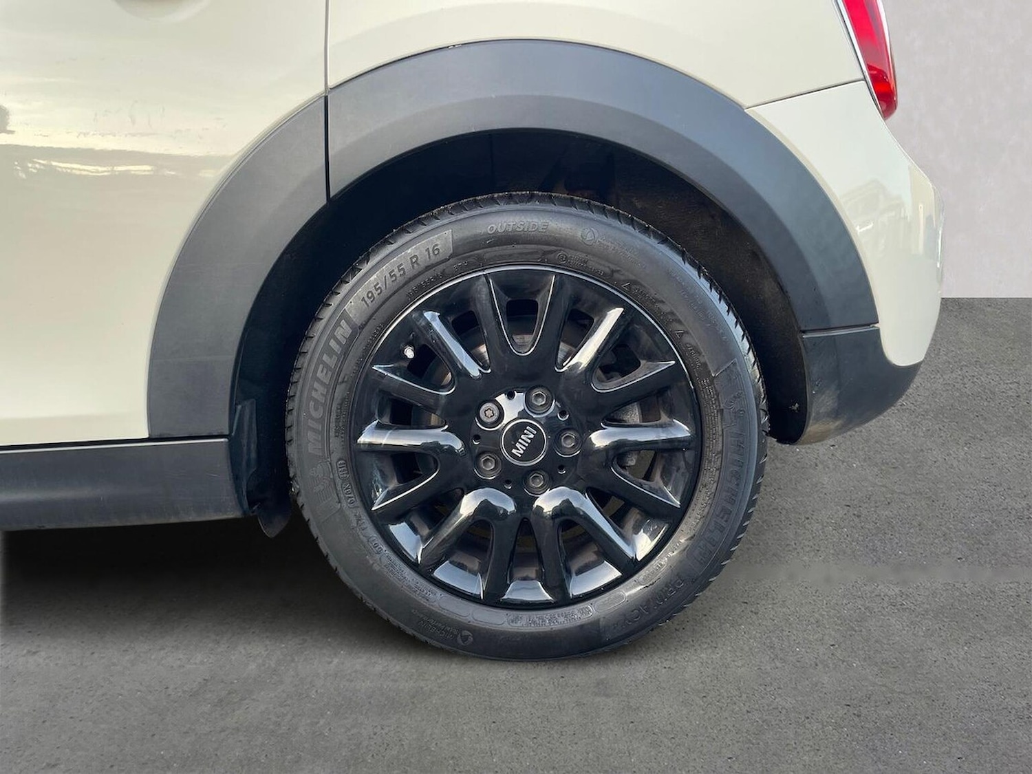 Used MINI Hatch 2015 for sale - 76935390: Photo 6