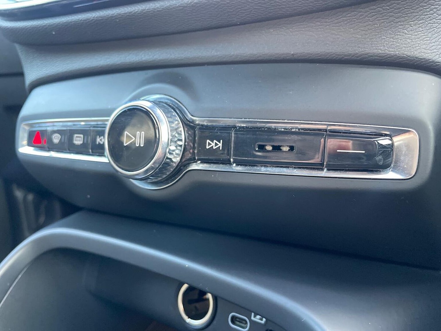 Used Volvo XC40 2023 for sale - 76832029: Photo 12