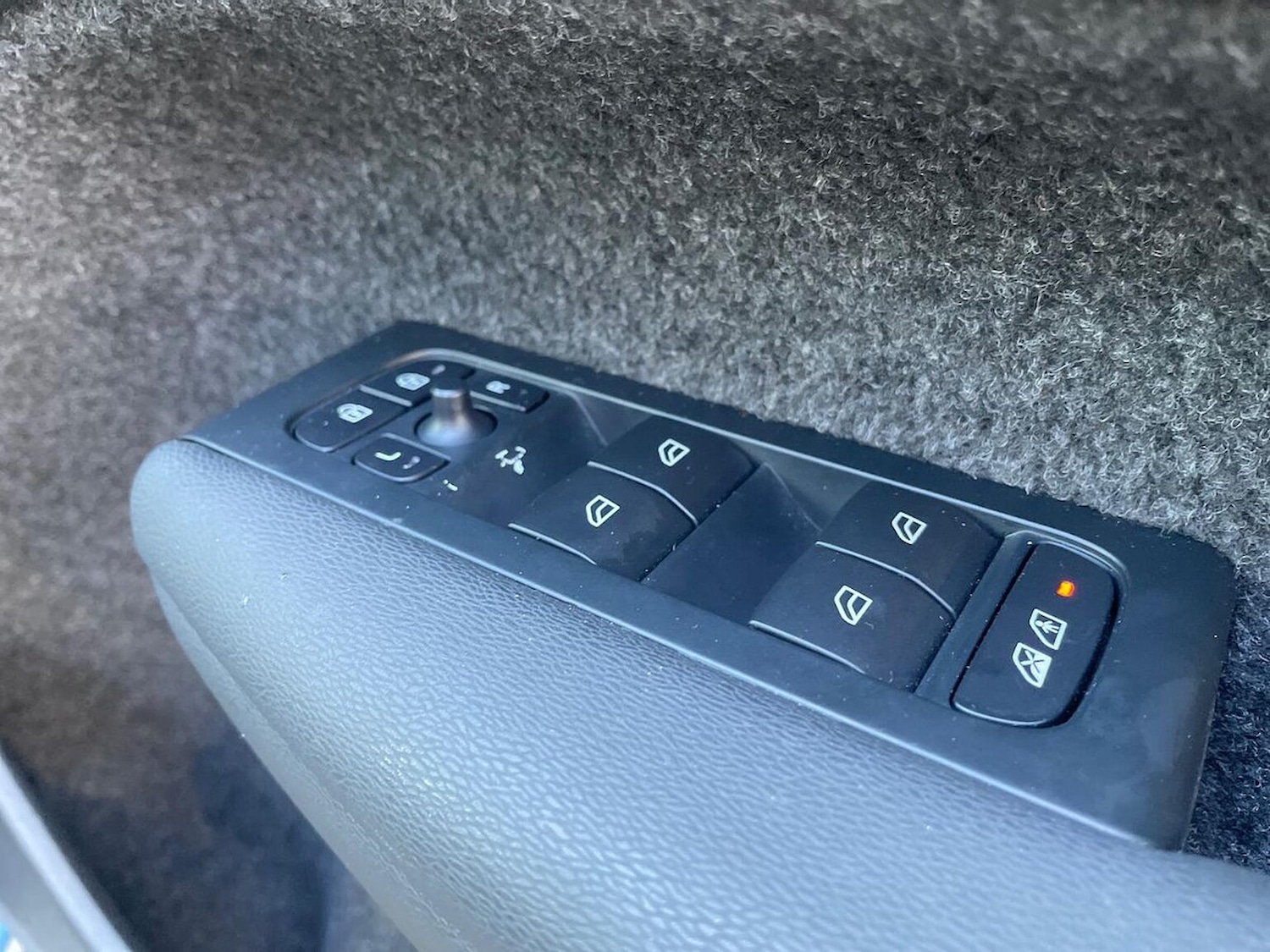 Used Volvo XC40 2023 for sale - 76832029: Photo 21