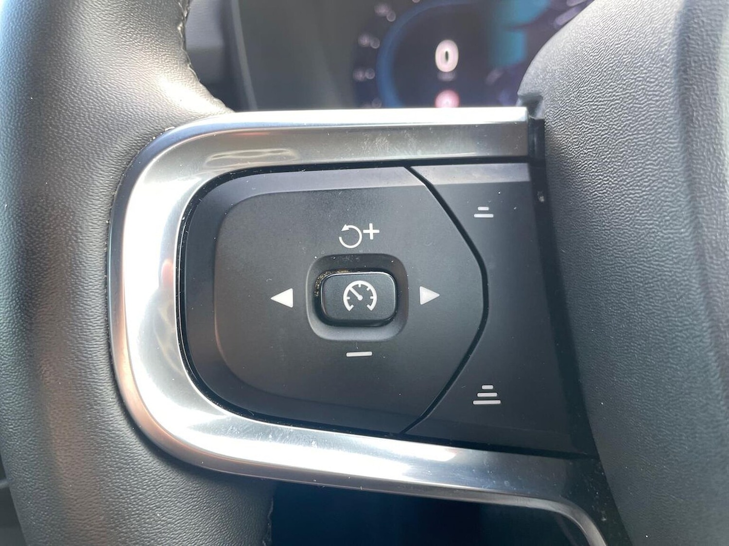 Used Volvo XC40 2023 for sale - 76832029: Photo 26