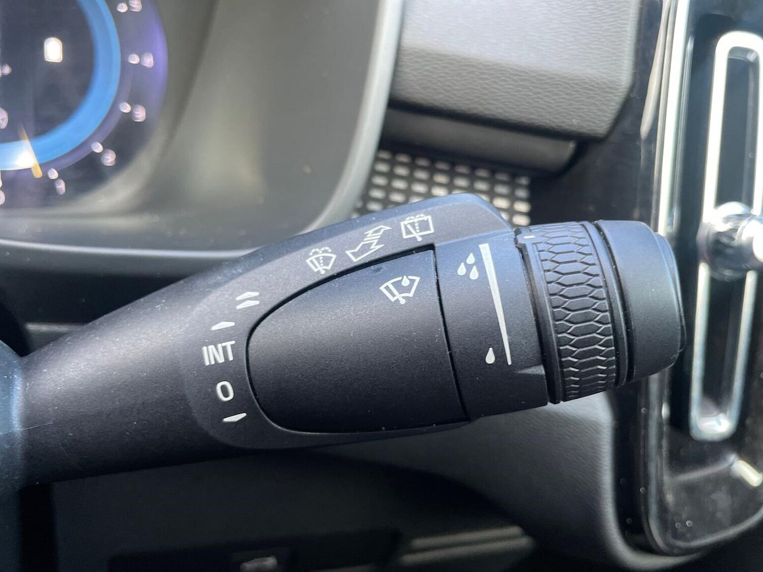 Used Volvo XC40 2023 for sale - 76832029: Photo 28