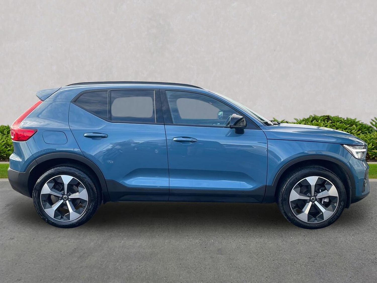 Used Volvo XC40 2023 for sale - 76832029: Photo 3