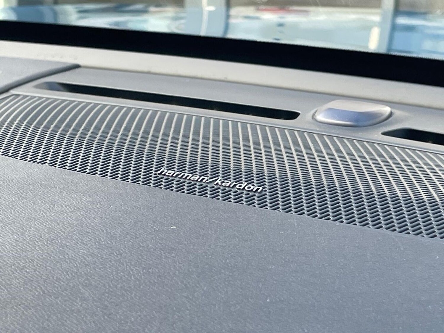 Used Volvo XC40 2023 for sale - 76832029: Photo 31