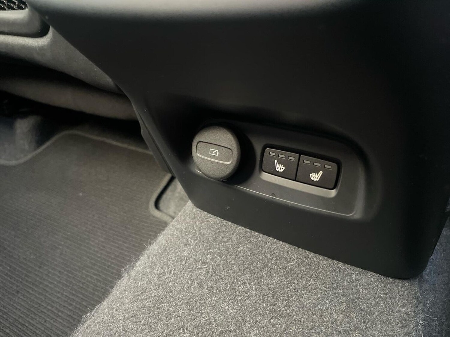 Used Volvo XC40 2023 for sale - 76832029: Photo 34