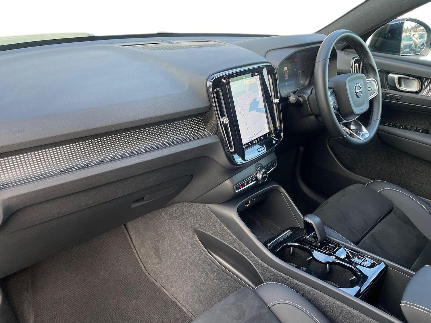 Used Volvo XC40 2023 for sale - 76832029: Photo 7