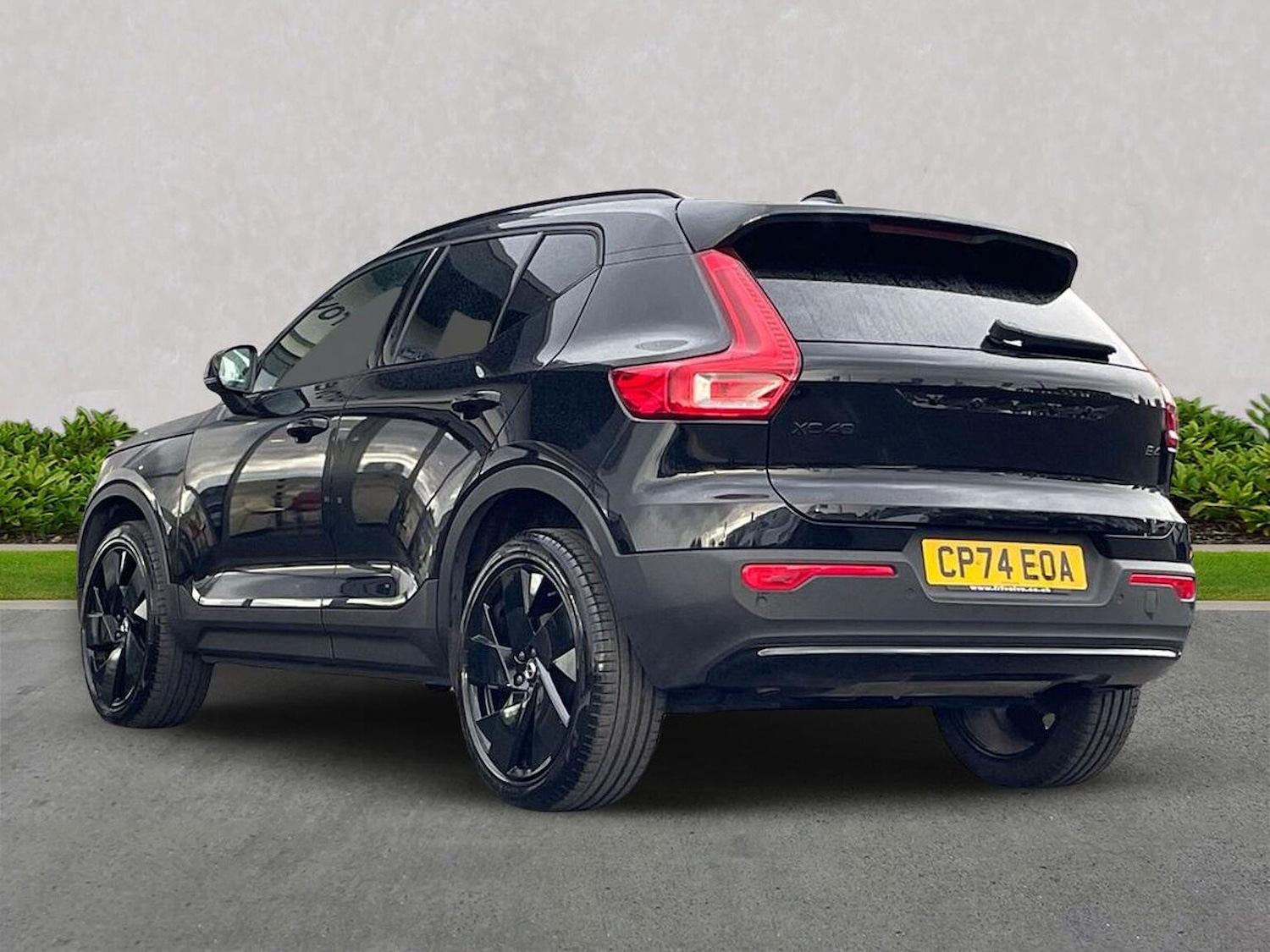 Used Volvo XC40 2024 for sale - 76335193: Photo 2