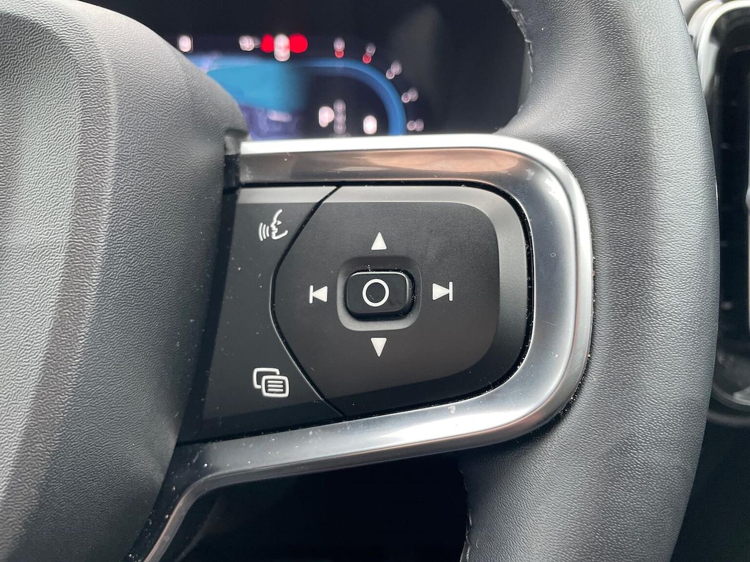 Used Volvo XC40 2024 for sale - 76335193: Photo 27