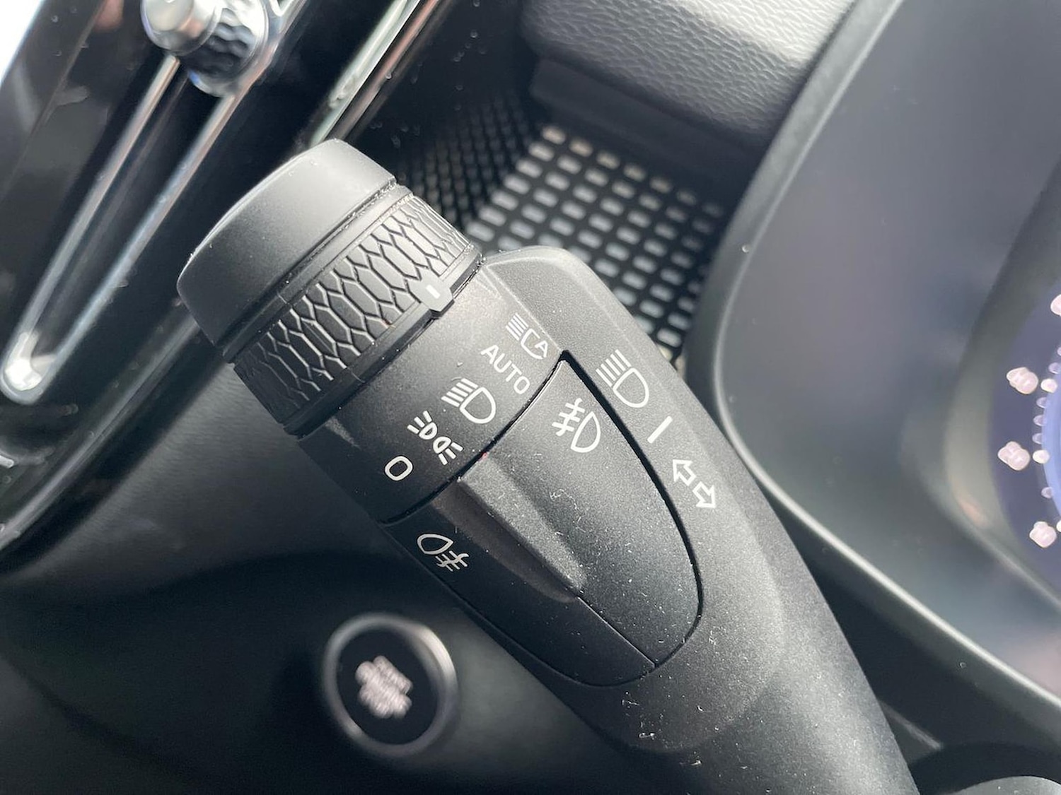 Used Volvo XC40 2024 for sale - 76335193: Photo 29