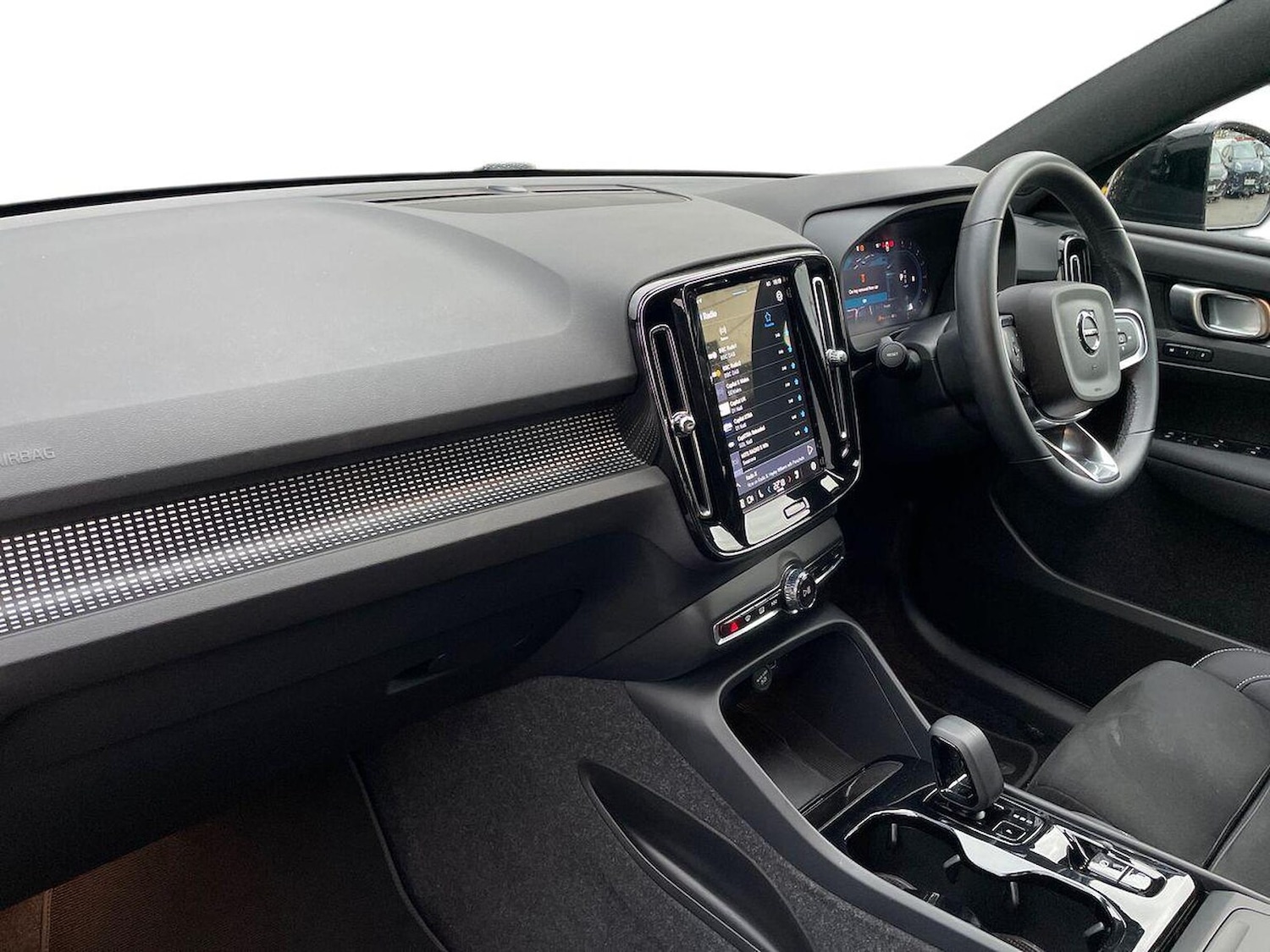 Used Volvo XC40 2024 for sale - 76335193: Photo 7