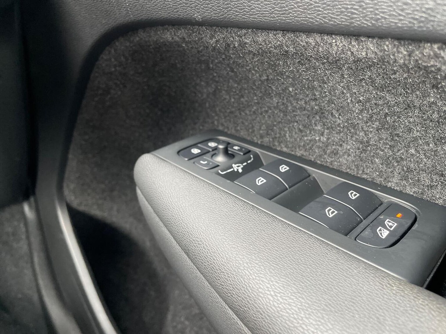 Used Volvo XC40 2024 for sale - 76490774: Photo 21