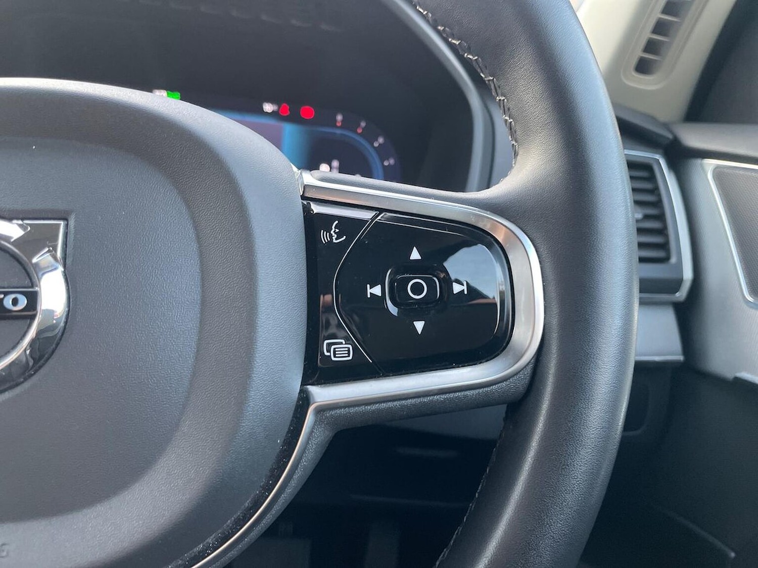 Used Volvo XC90 2023 for sale - 76935386: Photo 27