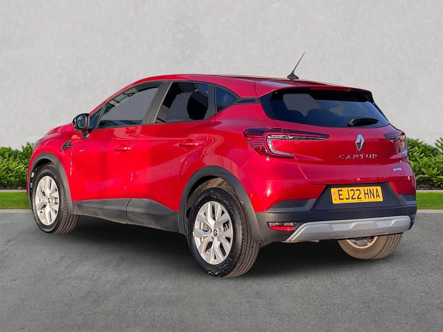 Used Renault Captur 2022 for sale - 77818229: Photo 2