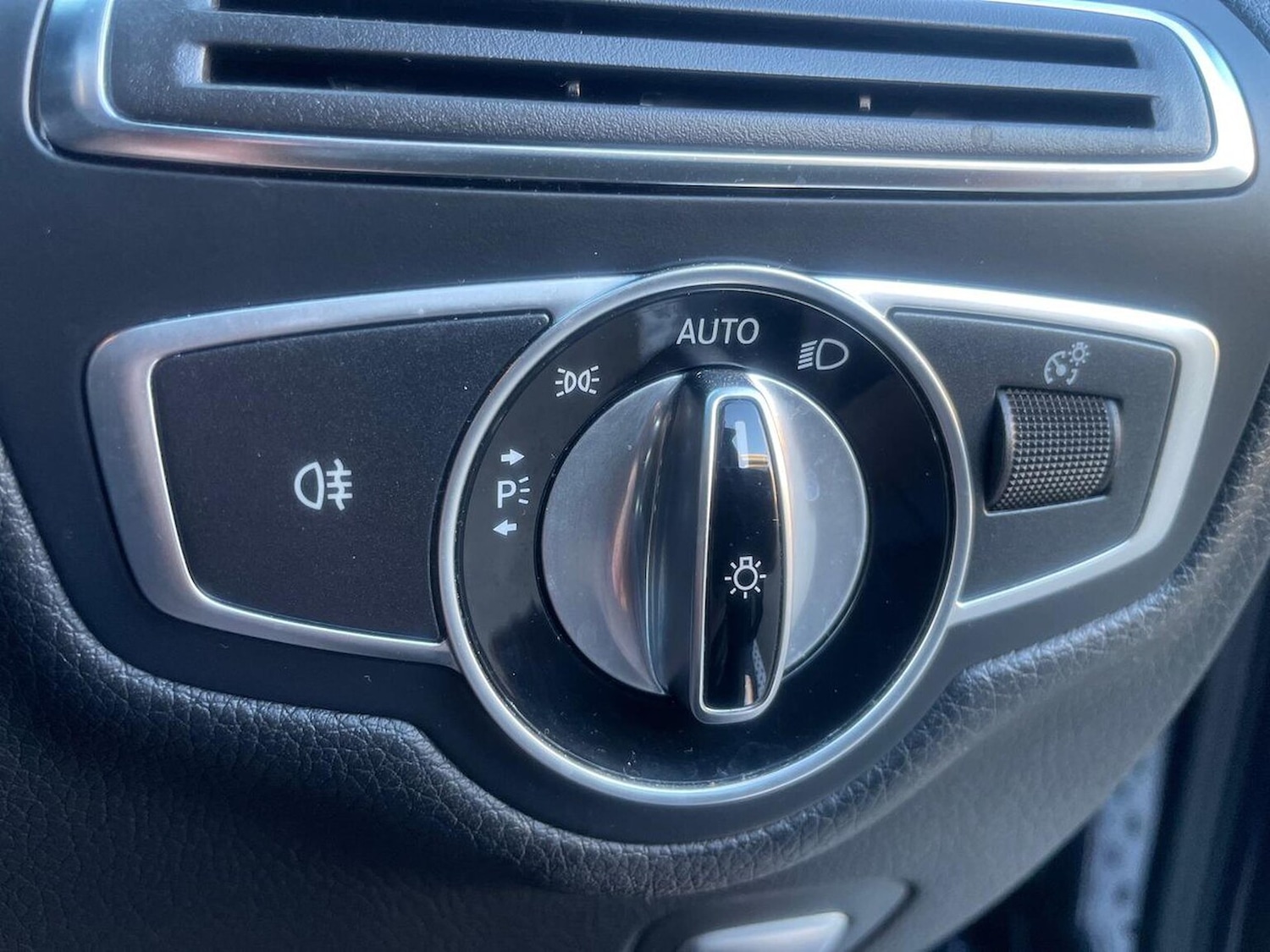 Used Mercedes-Benz GLC 2016 for sale - 77998742: Photo 40