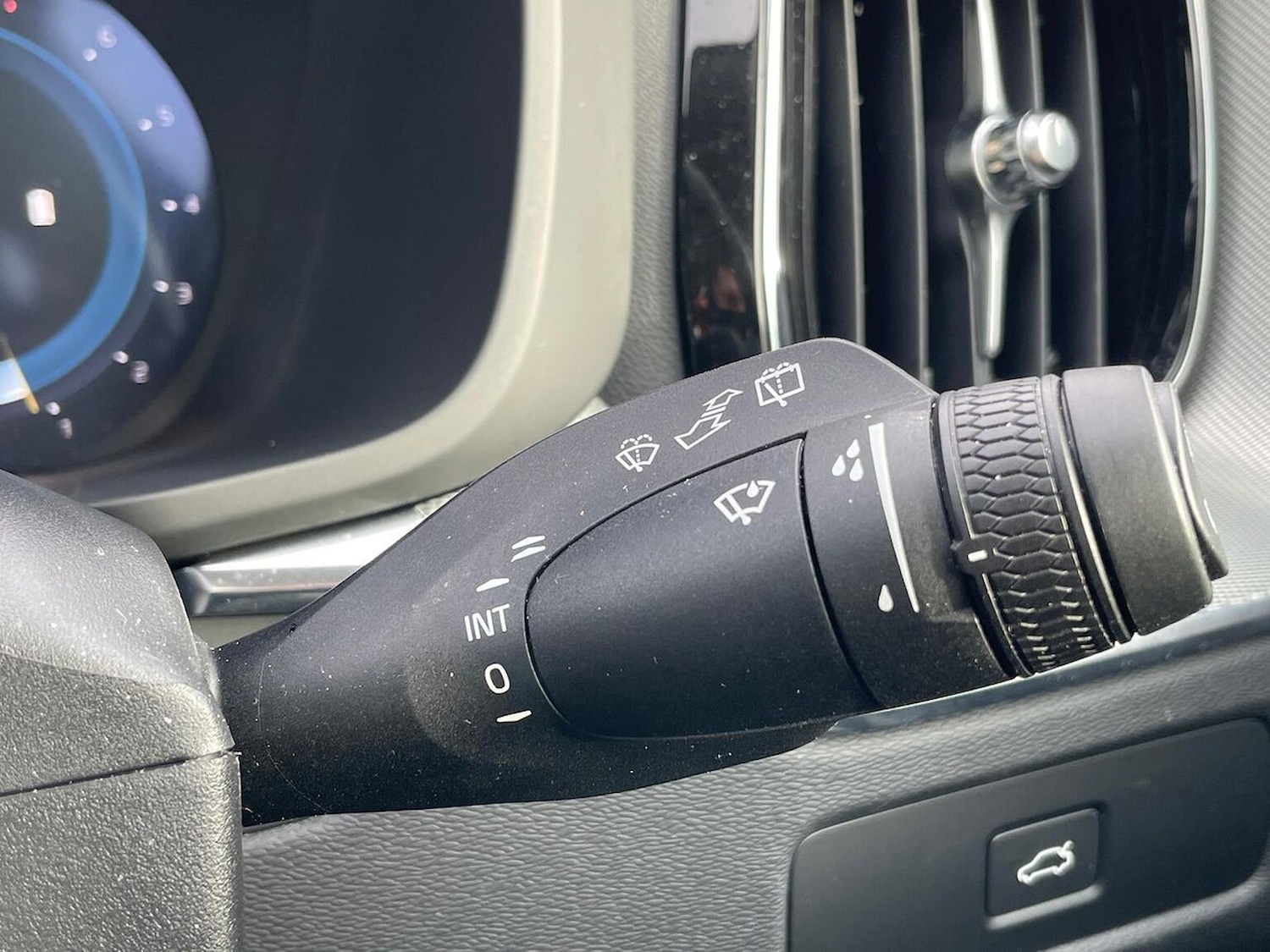 Used Volvo XC60 2024 for sale - 77984011: Photo 29