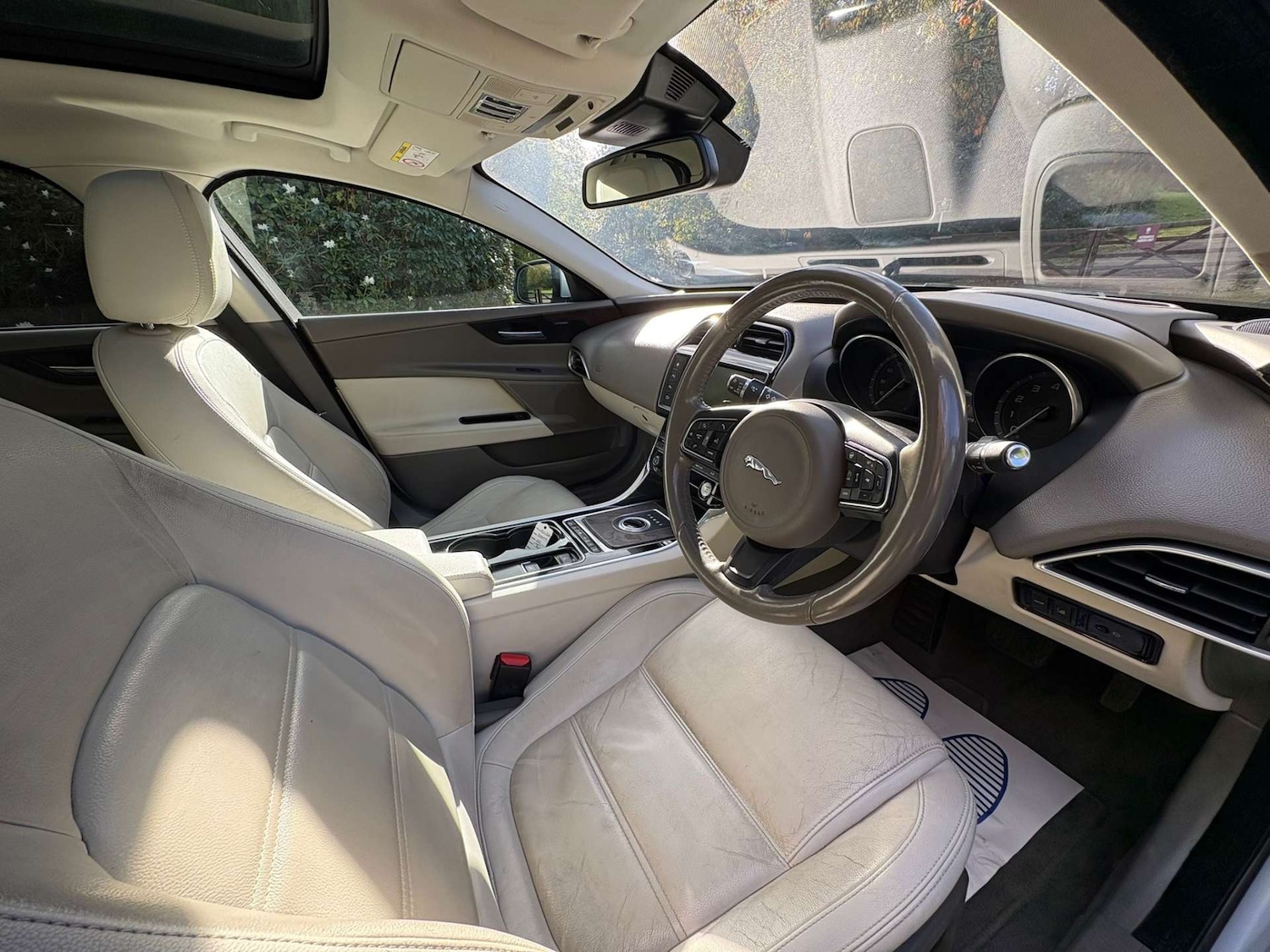 Used Jaguar XE 2015 for sale - 76343772: Photo 14