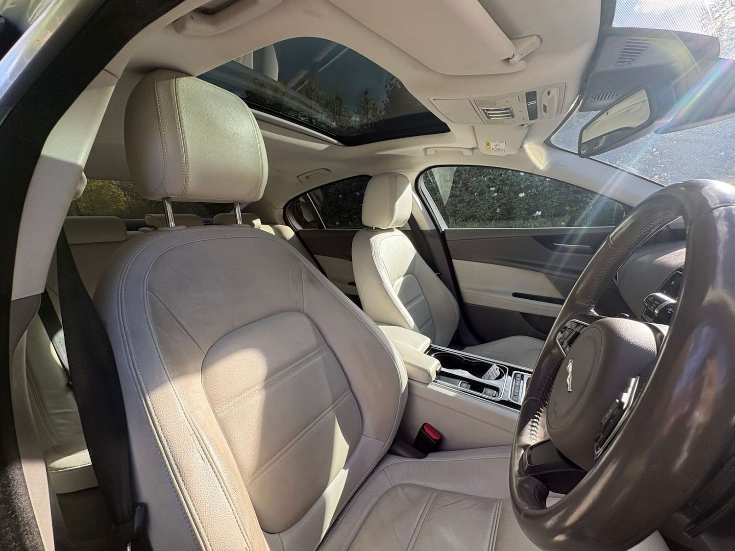 Used Jaguar XE 2015 for sale - 76343772: Photo 15