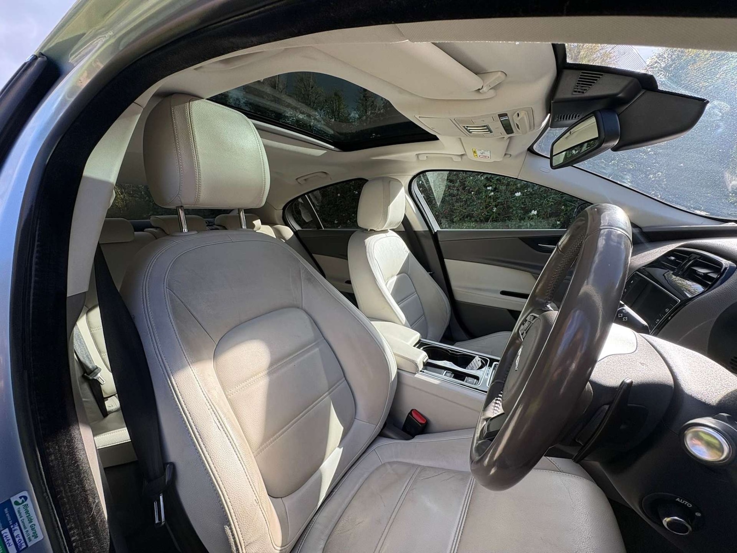 Used Jaguar XE 2015 for sale - 76343772: Photo 20