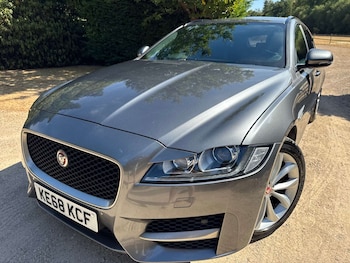 Used Jaguar XF 2018 for sale - 79461076: Photo
