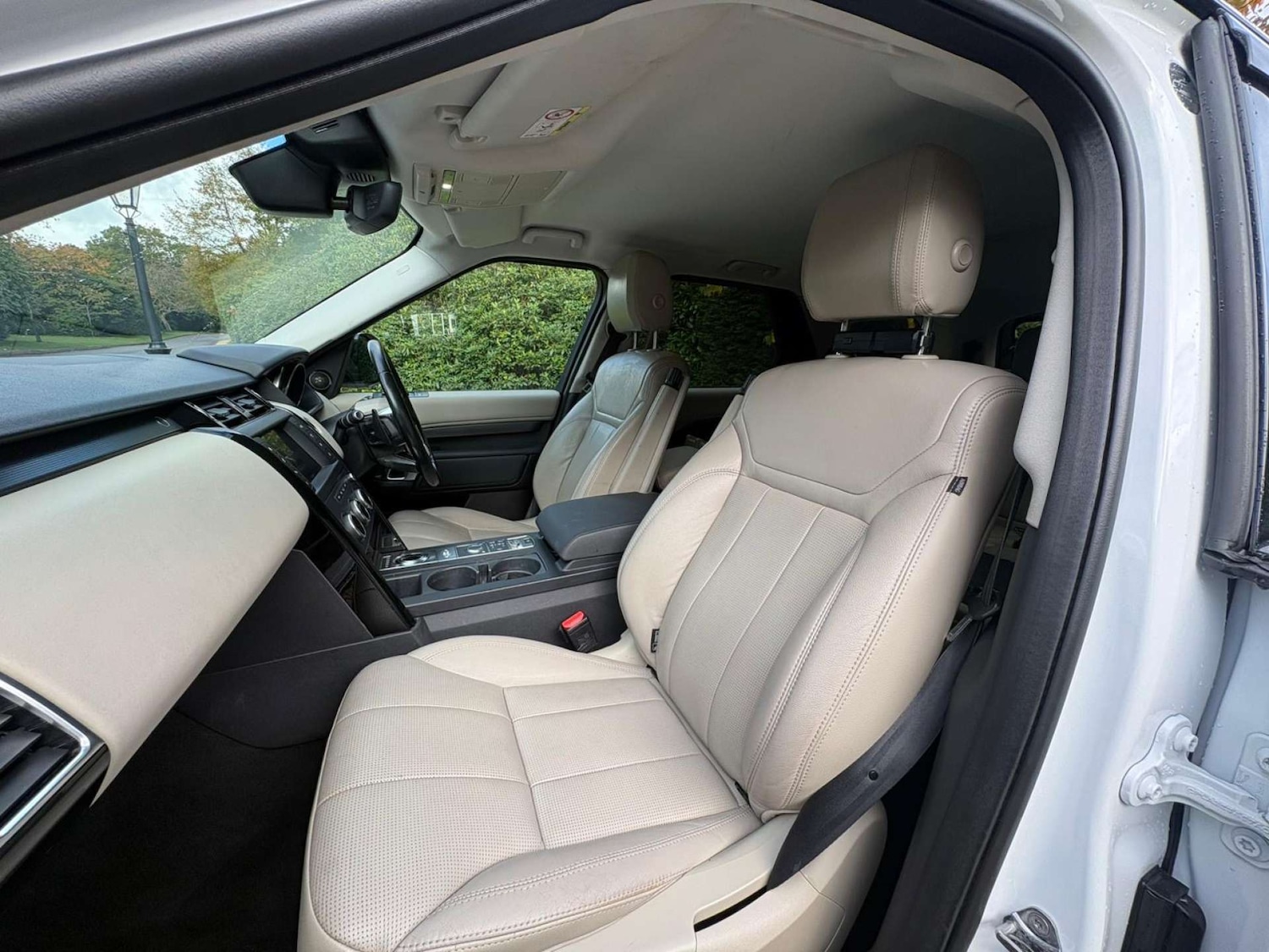 Used Land Rover Discovery 2017 for sale - 76299552: Photo 14