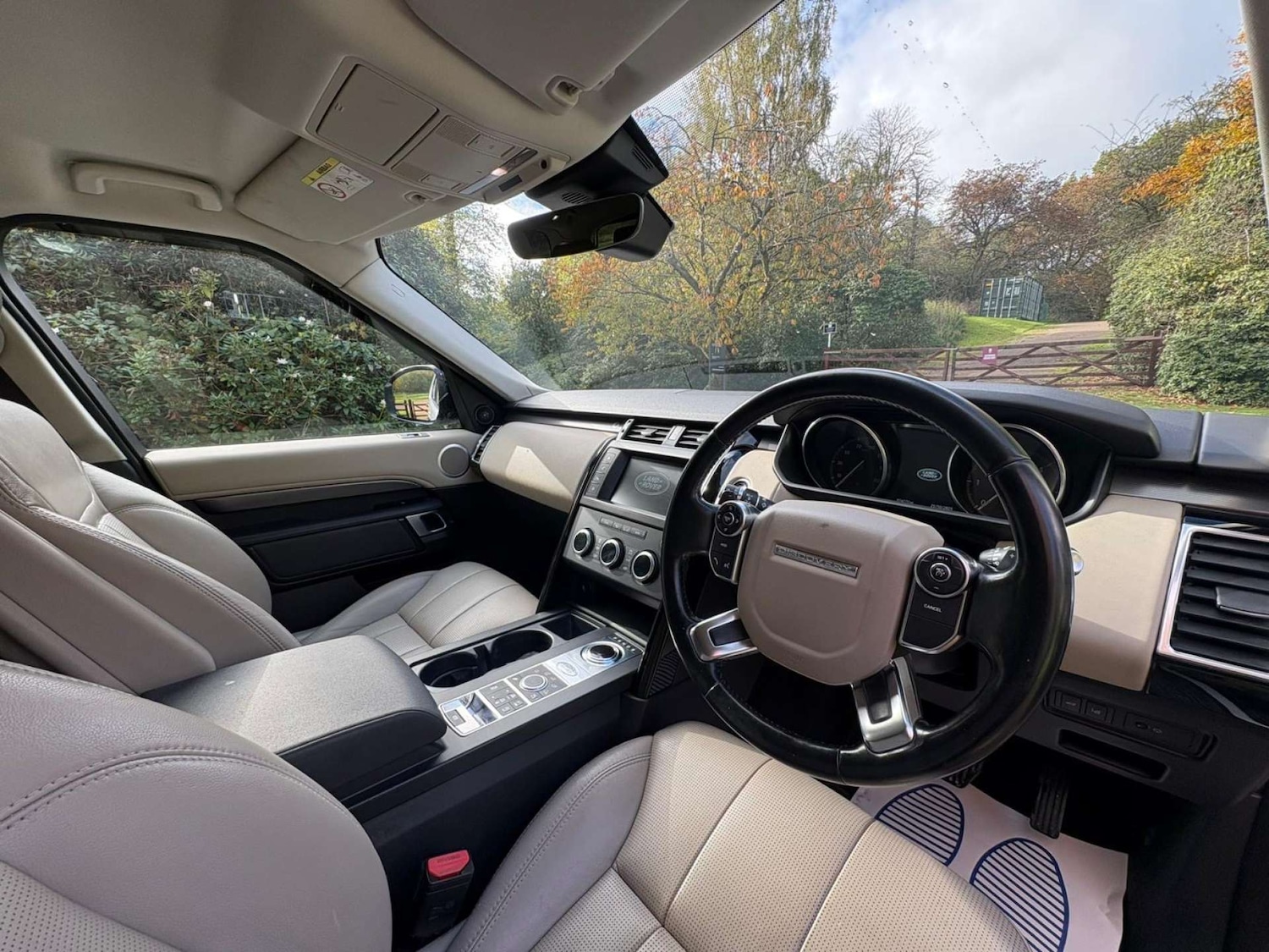 Used Land Rover Discovery 2017 for sale - 76299552: Photo 15