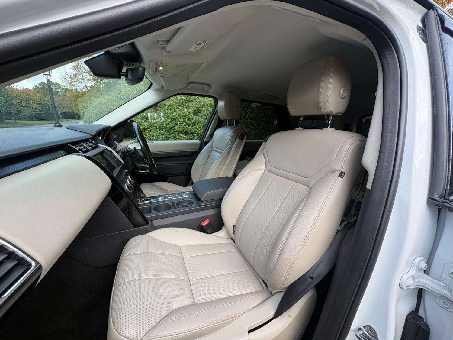 Used Land Rover Discovery 2017 for sale - 76299552: Photo 16