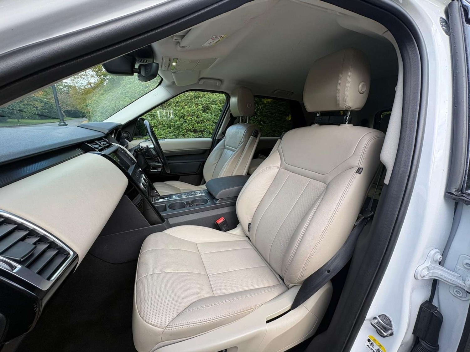 Used Land Rover Discovery 2017 for sale - 76299552: Photo 17