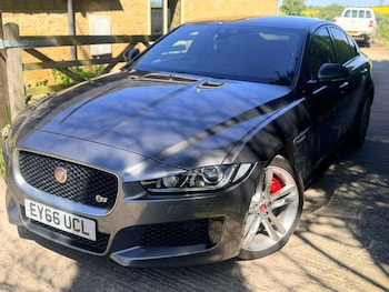 Used Jaguar XE 2016 for sale - 78381408: Photo