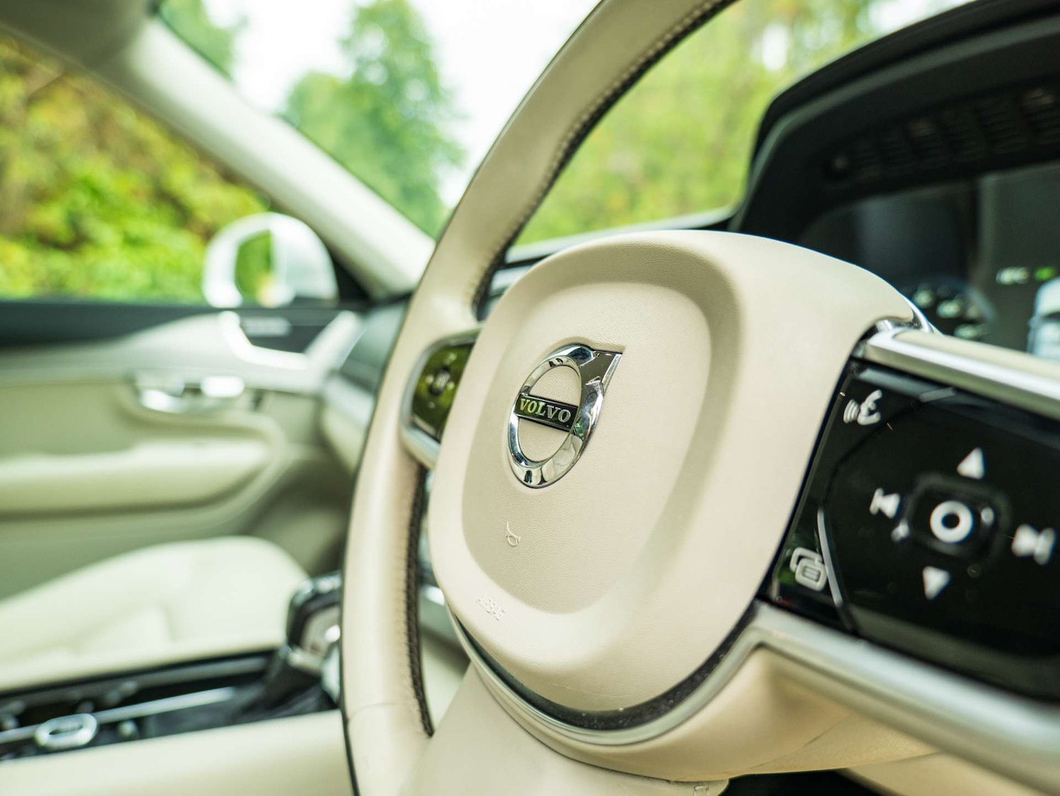 Used Volvo XC90 2017 for sale - 77272729: Photo 37