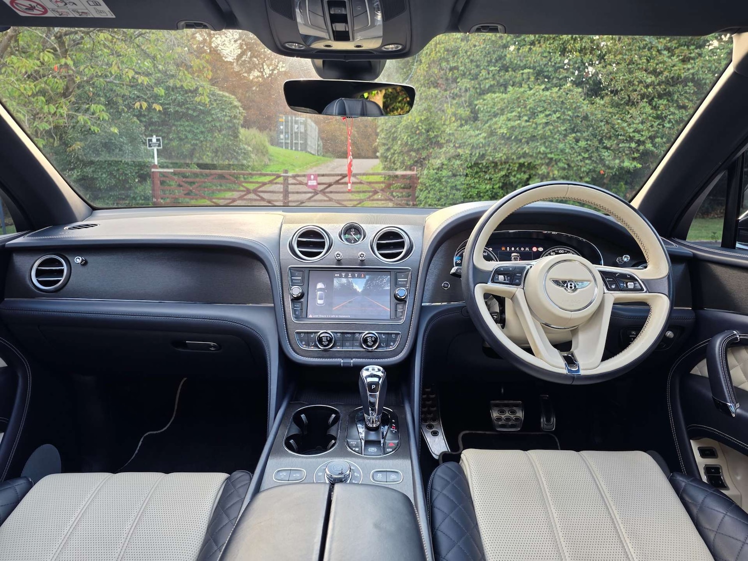 Used Bentley Bentayga 2017 for sale - 76000365: Photo 10