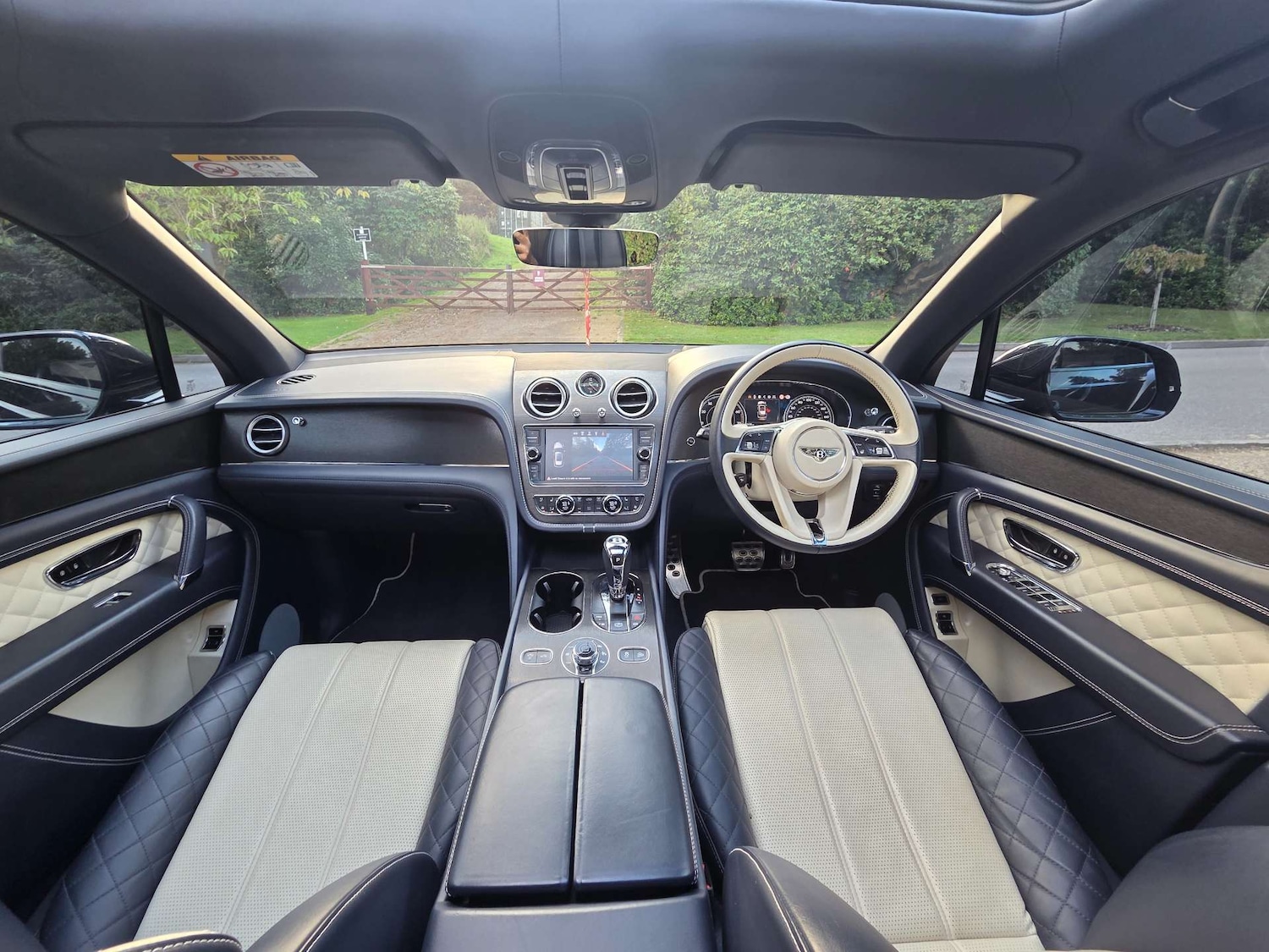 Used Bentley Bentayga 2017 for sale - 76000365: Photo 12