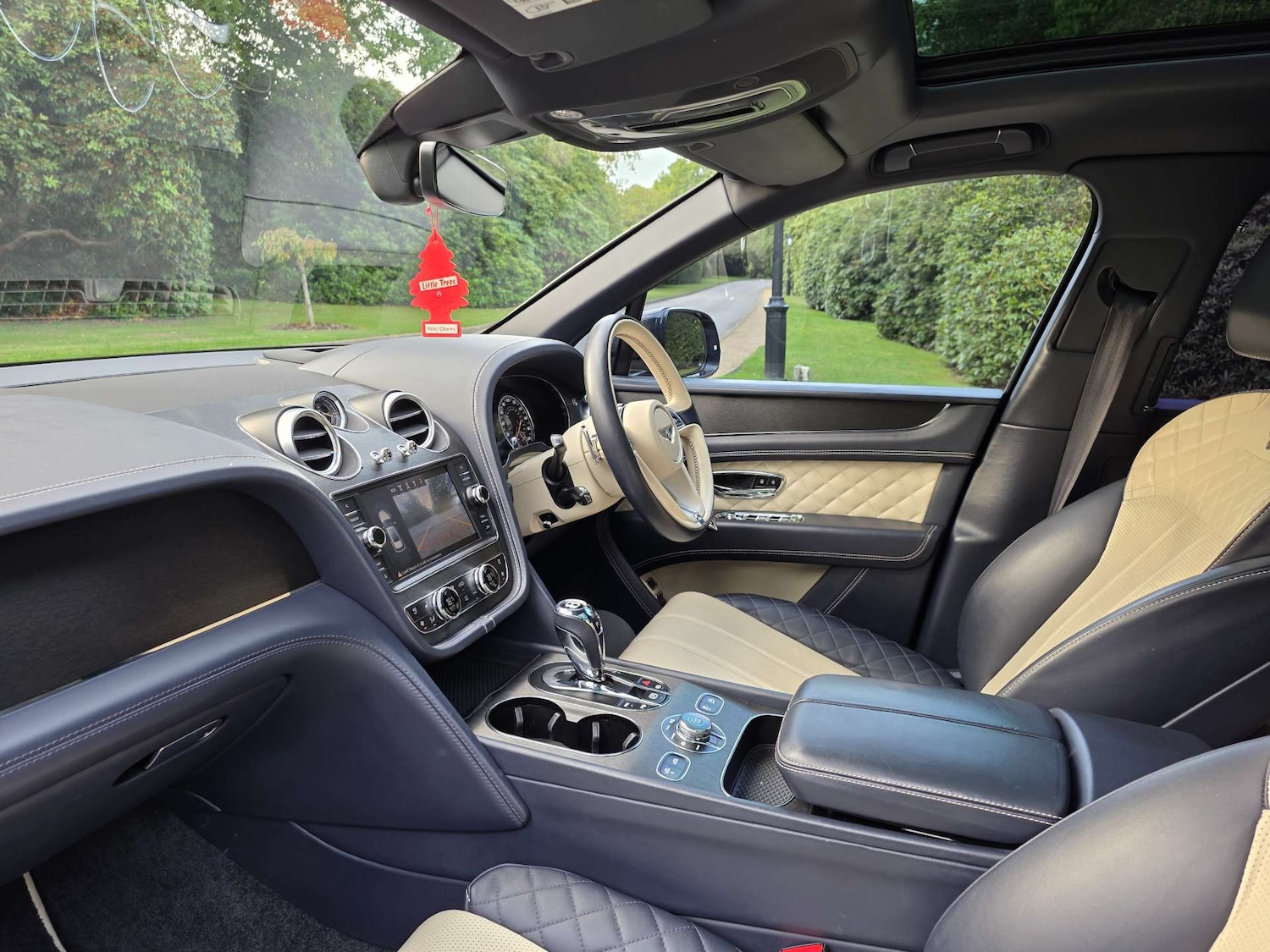 Used Bentley Bentayga 2017 for sale - 76000365: Photo 13