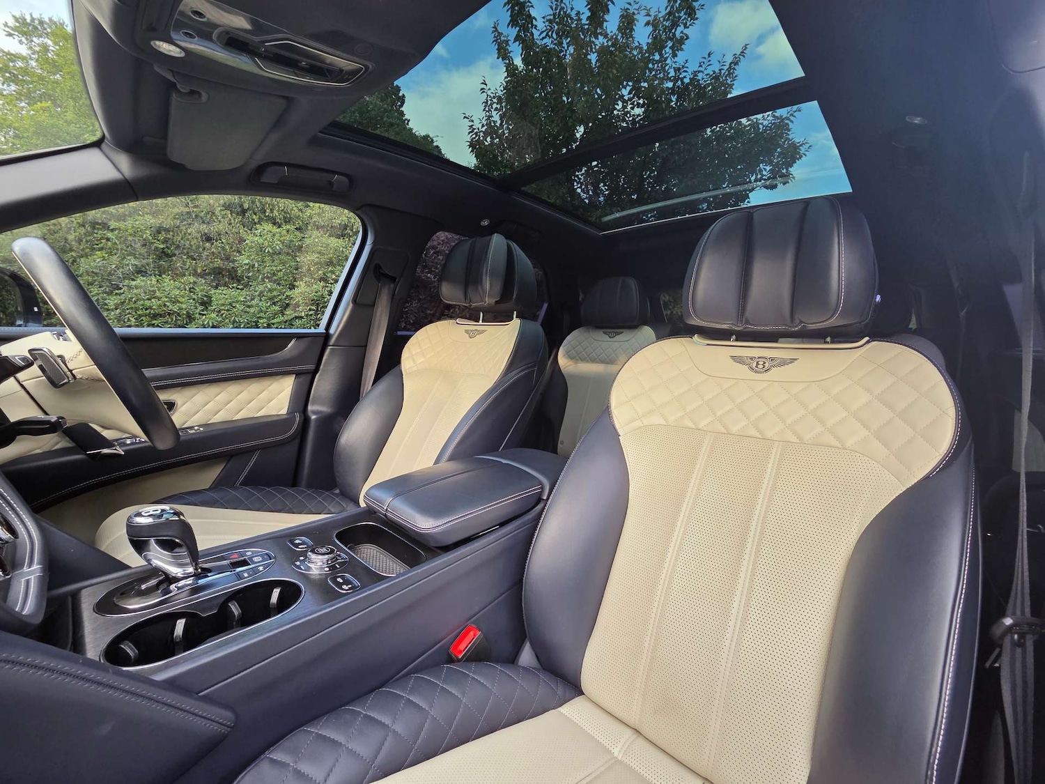 Used Bentley Bentayga 2017 for sale - 76000365: Photo 14