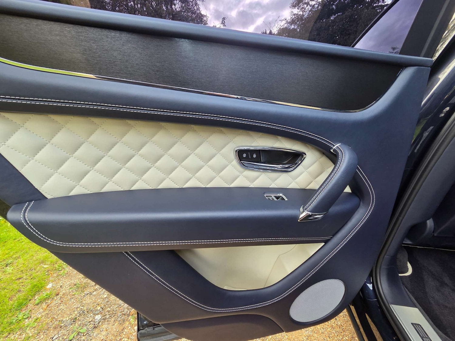 Used Bentley Bentayga 2017 for sale - 76000365: Photo 17