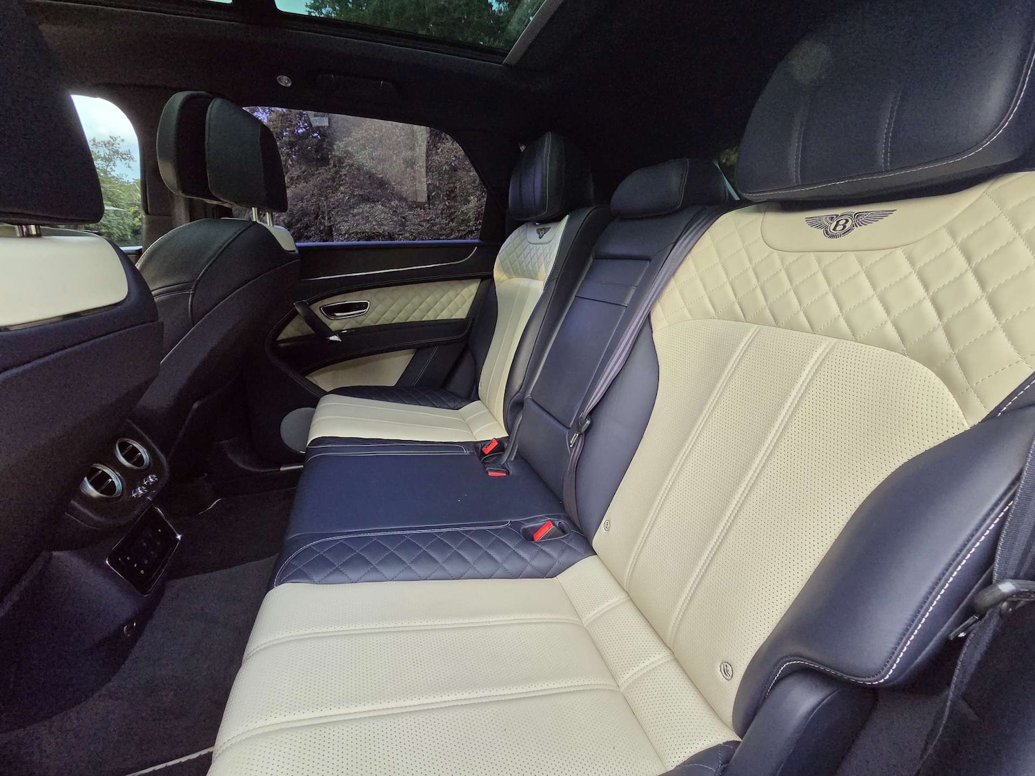 Used Bentley Bentayga 2017 for sale - 76000365: Photo 21