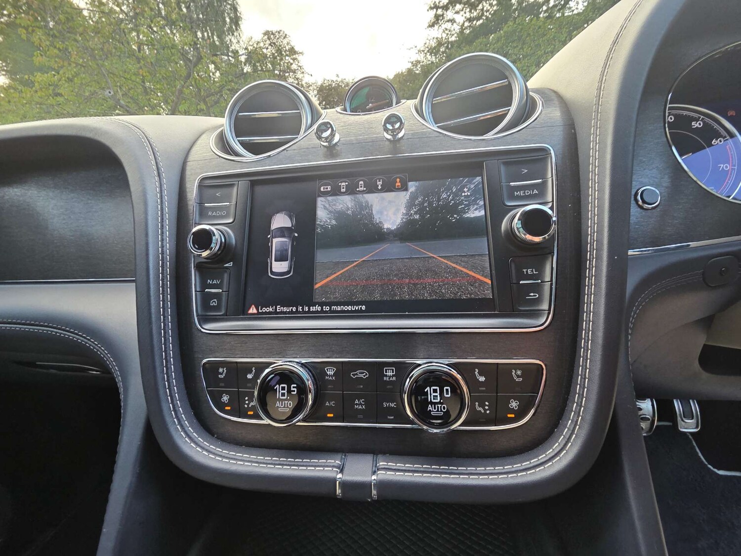 Used Bentley Bentayga 2017 for sale - 76000365: Photo 34