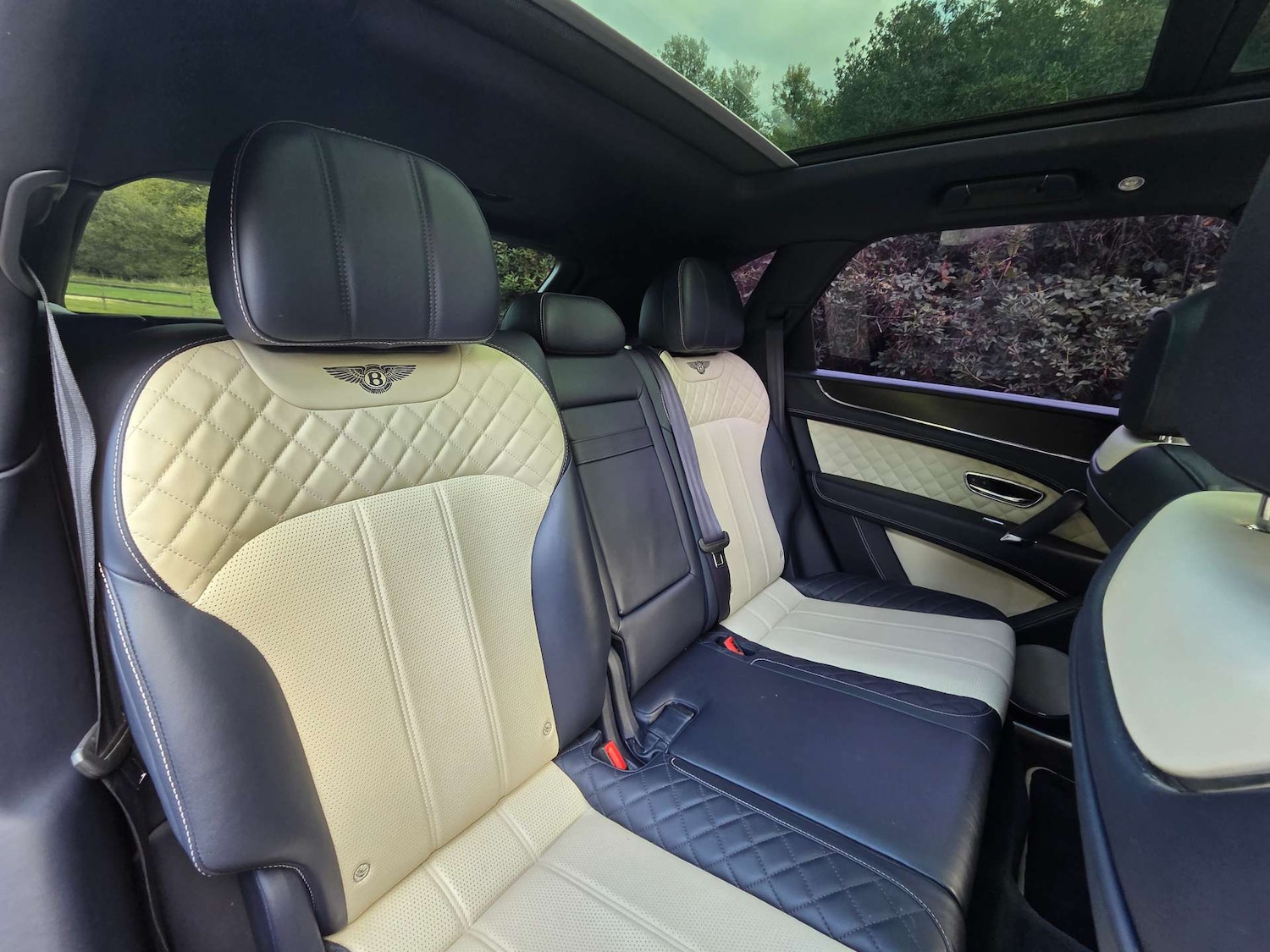 Used Bentley Bentayga 2017 for sale - 76000365: Photo 36