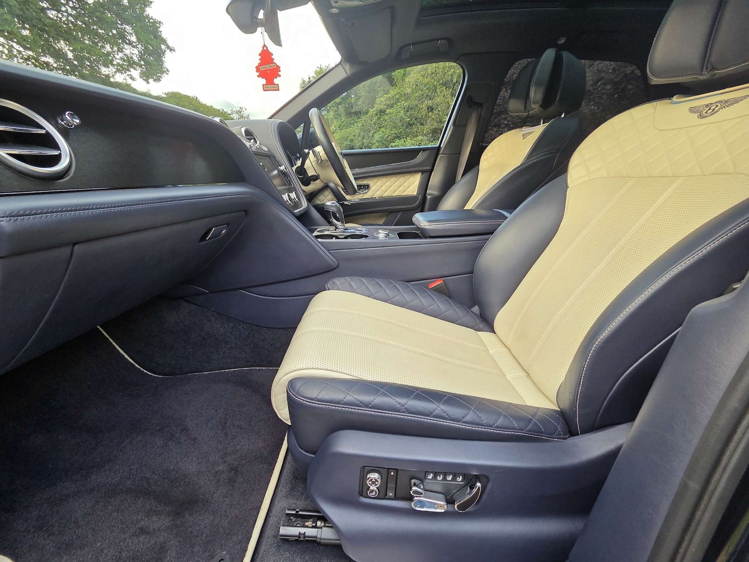 Used Bentley Bentayga 2017 for sale - 76000365: Photo 39