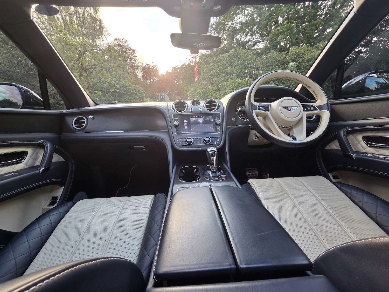 Used Bentley Bentayga 2017 for sale - 76000365: Photo 44