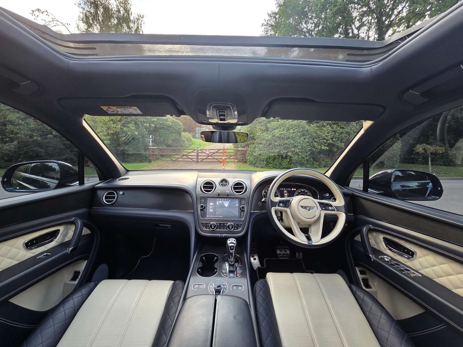 Used Bentley Bentayga 2017 for sale - 76000365: Photo 51