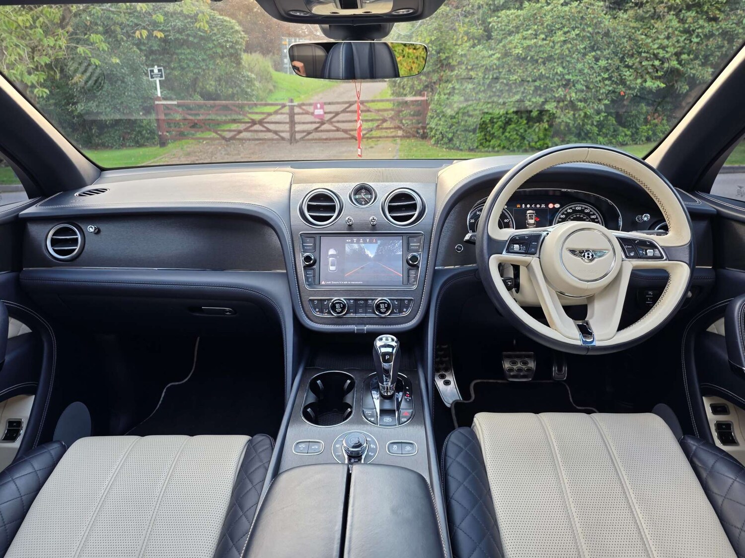Used Bentley Bentayga 2017 for sale - 76000365: Photo 53