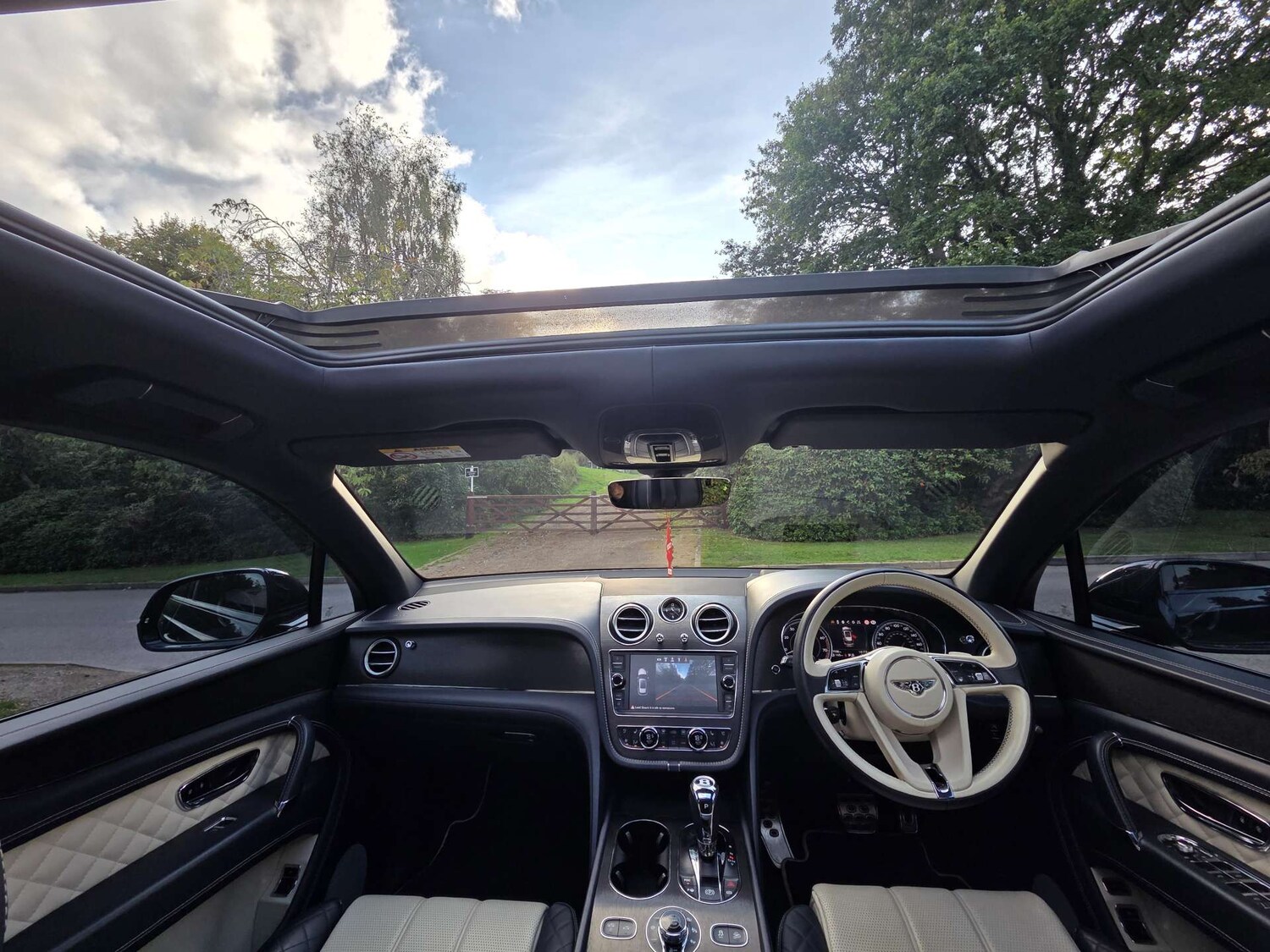 Used Bentley Bentayga 2017 for sale - 76000365: Photo 55