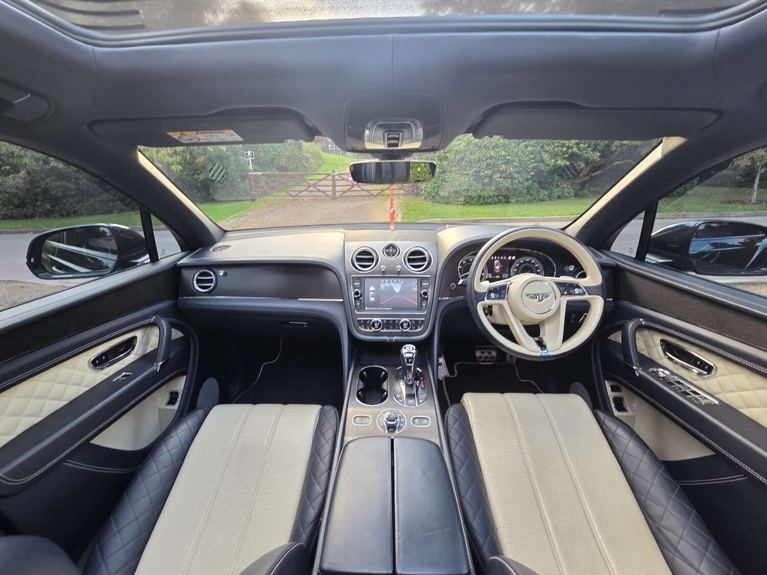 Used Bentley Bentayga 2017 for sale - 76000365: Photo 57