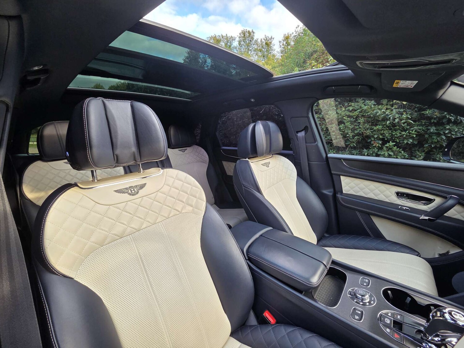 Used Bentley Bentayga 2017 for sale - 76000365: Photo 59