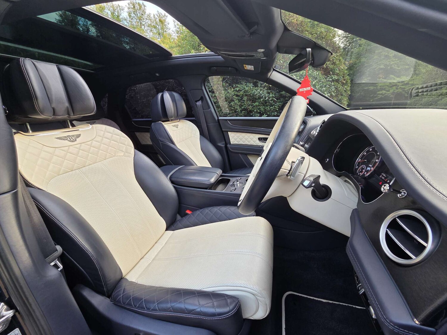 Used Bentley Bentayga 2017 for sale - 76000365: Photo 60