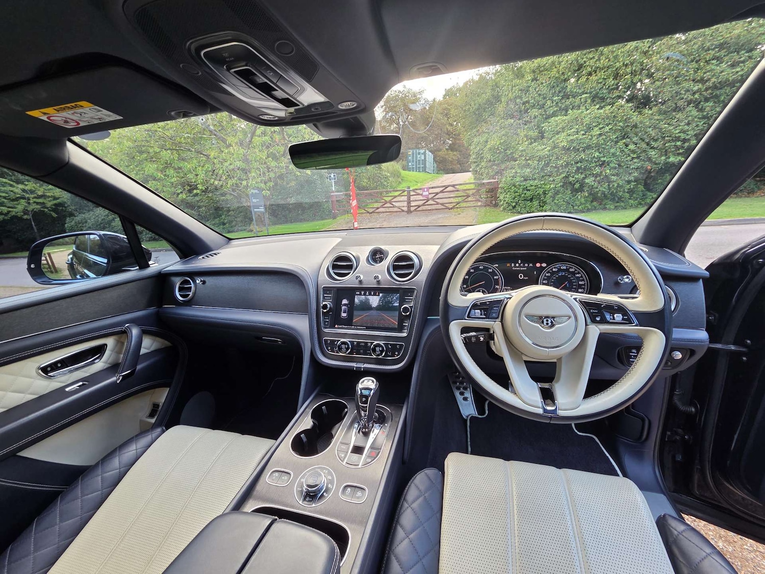 Used Bentley Bentayga 2017 for sale - 76000365: Photo 61