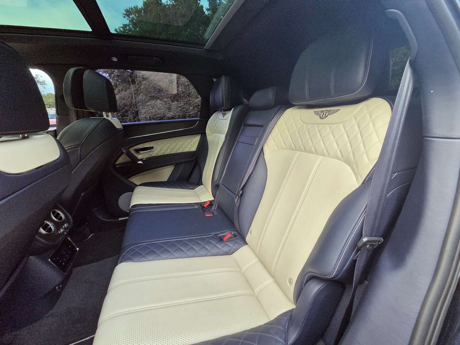 Used Bentley Bentayga 2017 for sale - 76000365: Photo 63