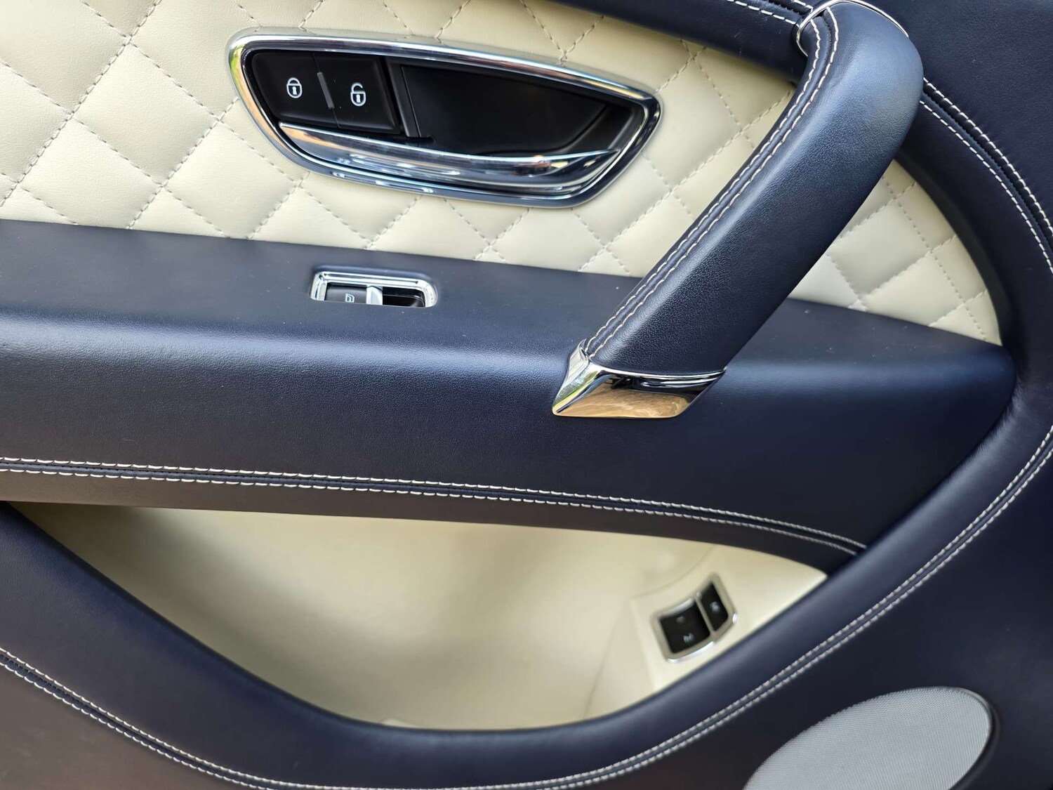 Used Bentley Bentayga 2017 for sale - 76000365: Photo 66