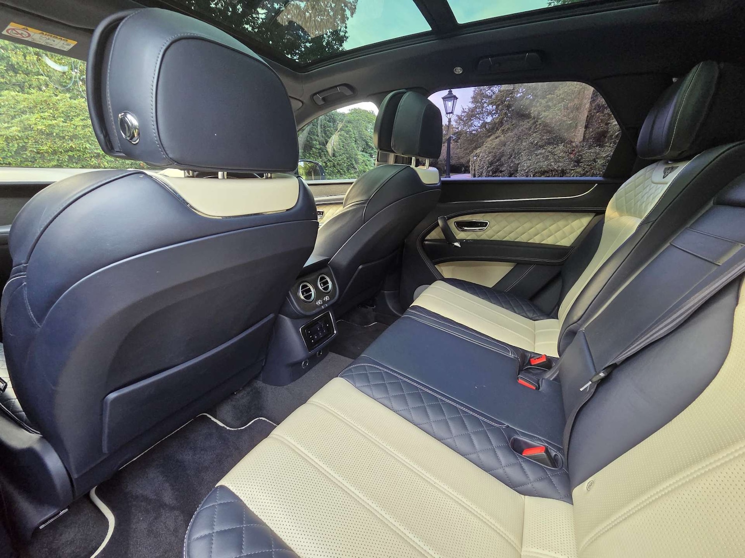 Used Bentley Bentayga 2017 for sale - 76000365: Photo 72