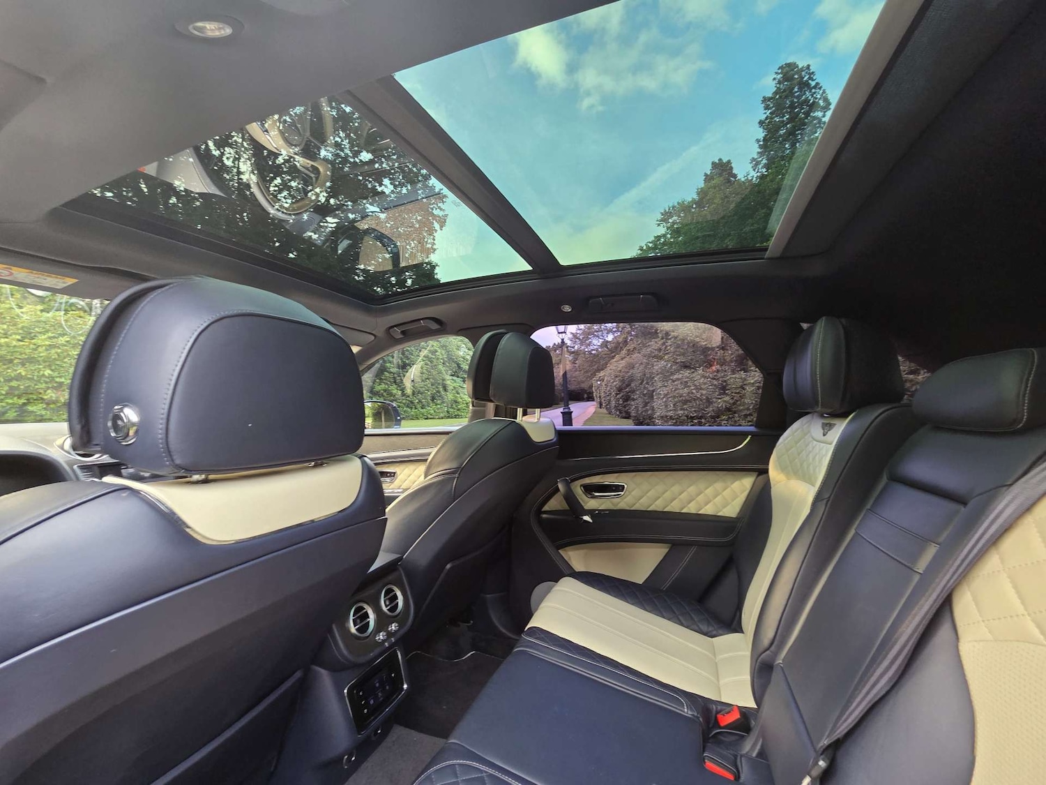 Used Bentley Bentayga 2017 for sale - 76000365: Photo 73
