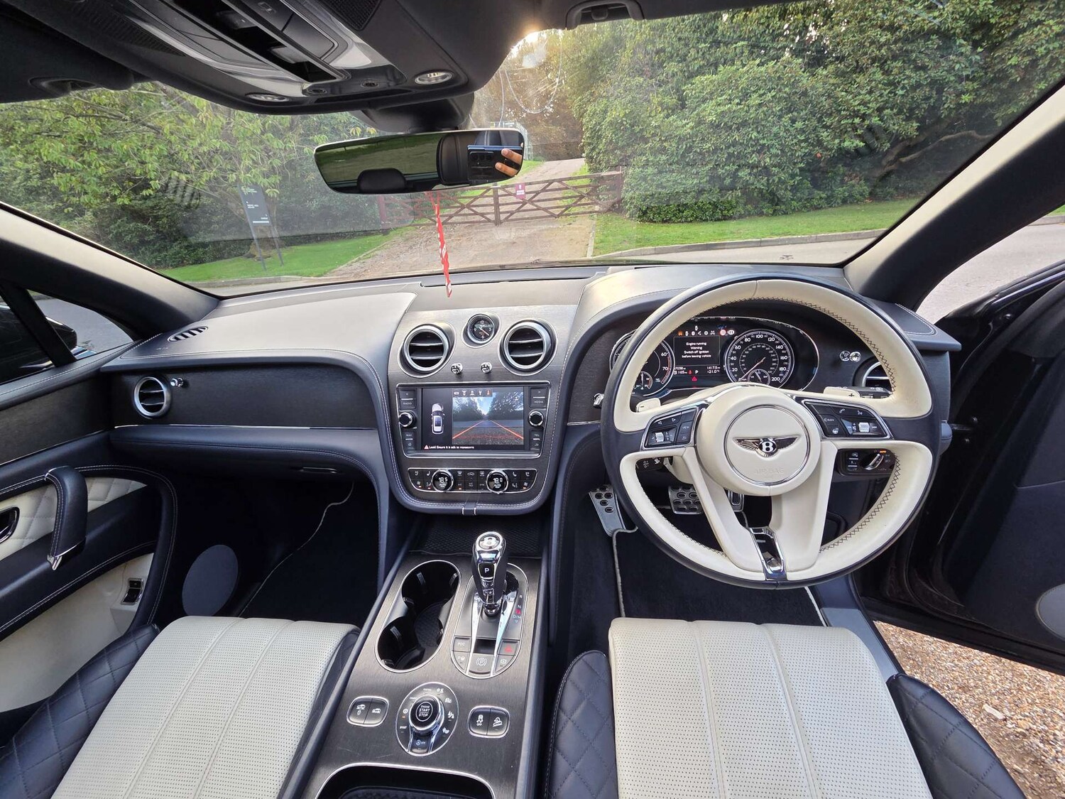 Used Bentley Bentayga 2017 for sale - 76000365: Photo 79